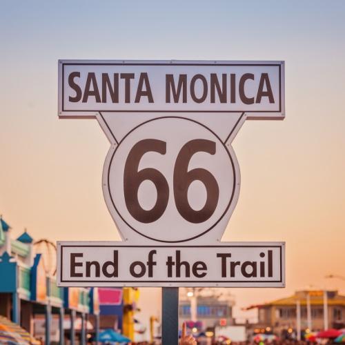 Einde route 66 bordje op Santa Monica Pier