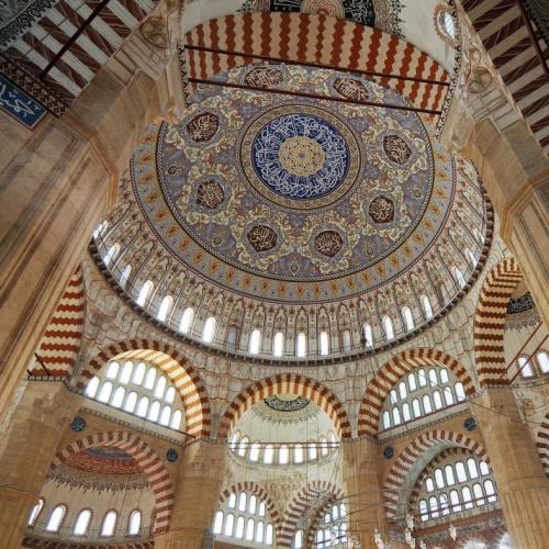 Binnenkant van de Selimiye-moskee in Edirne