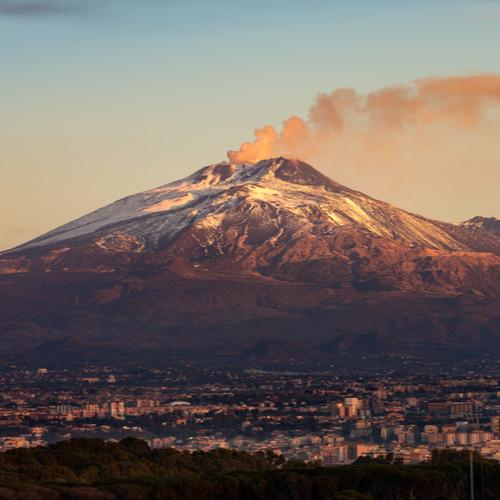 Rook uit actieve vulkaan de Etna