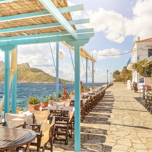 Terras aan het water in Aegina