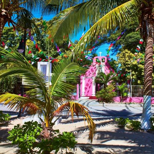 Roze kerk in Isla Aguada