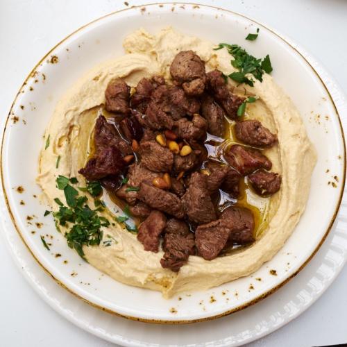 Hummus met lam