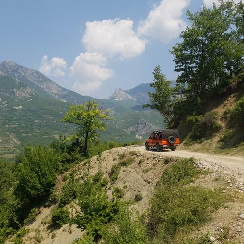 Jeep (4x4) wagen in Albanië
