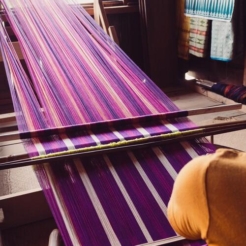 Traditionele weeftechniek in Indonesië