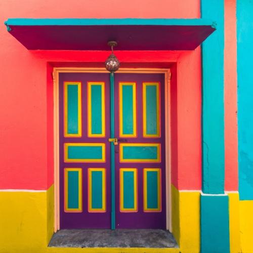 Gekleurde huisjes in Flores, Guatemala