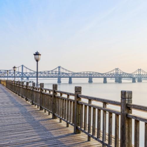 Uitzicht op de Yulu-rivier, Dandong, China