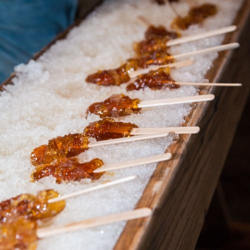 Maple taffy proeven bij Sugar Shack