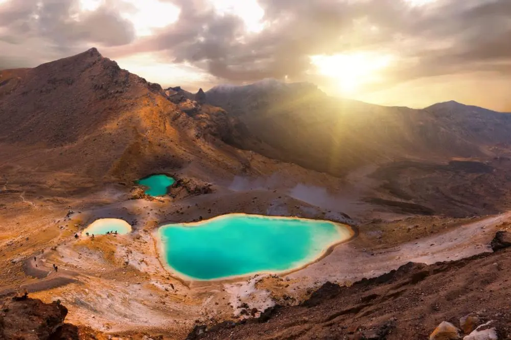 Turquoise kratermeren in Tongariro National Park in Nieuw-Zeeland