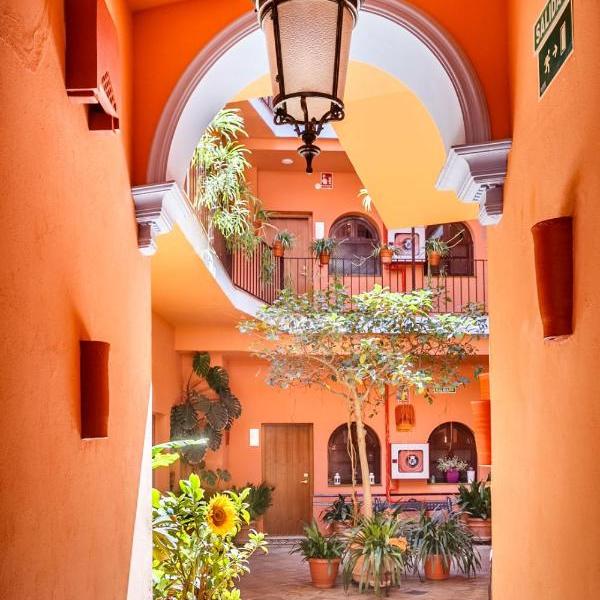 Patio de Alameda, detail