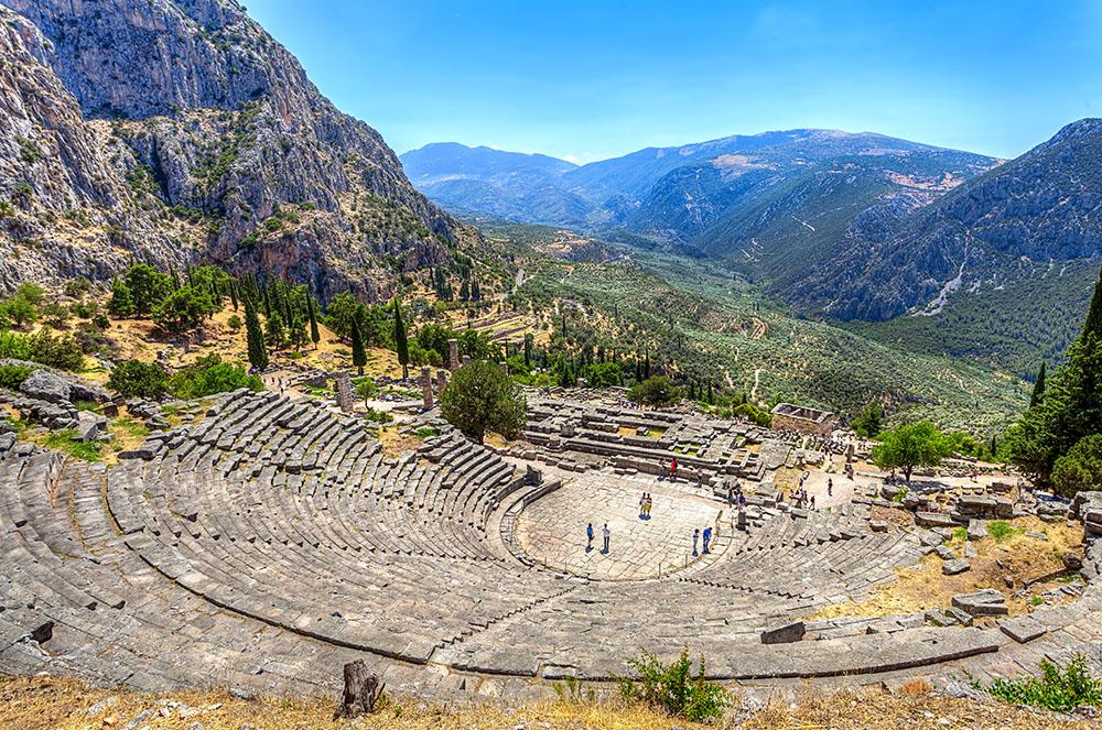 Het eeuwenoude theater in Deplhi