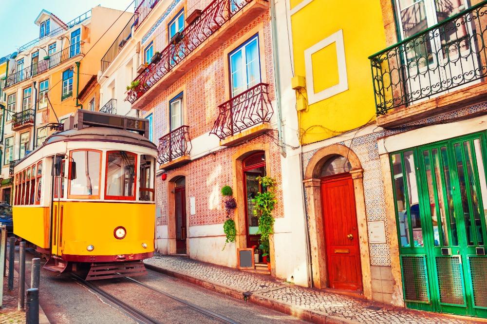 Kleurrijke straat in Lissabon