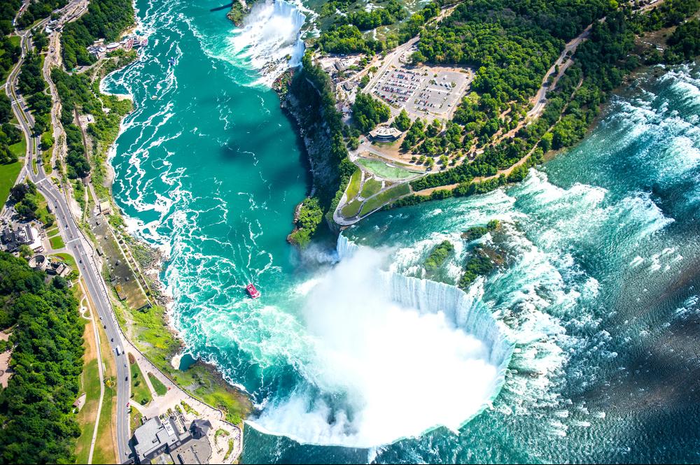 Bewonder de Niagara Falls vanuit een helikoptertour