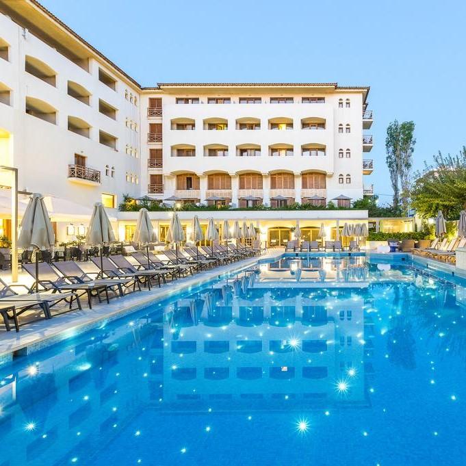 Theartemis Palace Hotel, zwembad