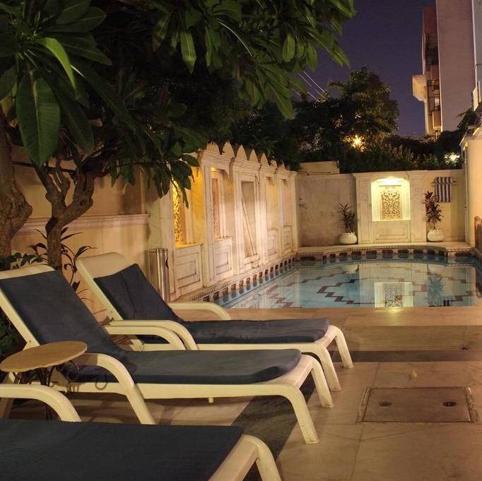 IN_AC_ZW_Zwembad Hotel Madhuban