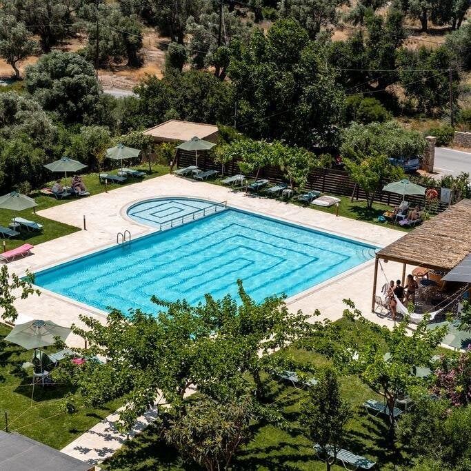 Maxine Hotel