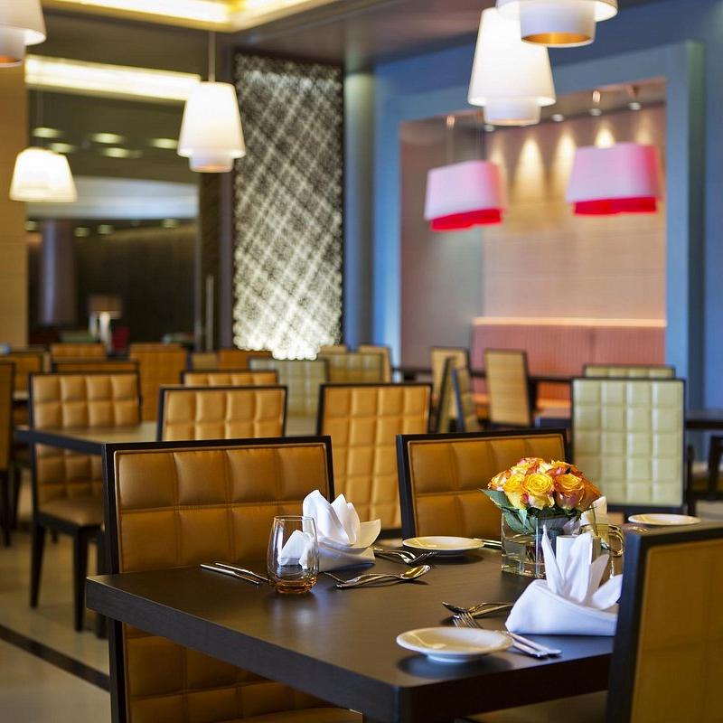 Hotel Hili Rayhaan by Rotana, restaurant