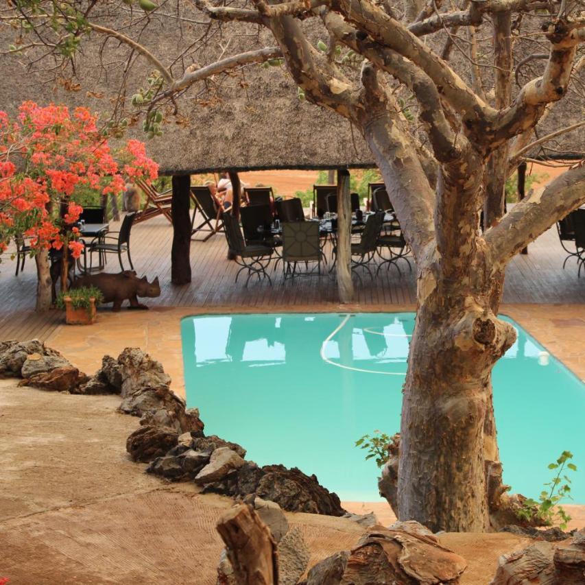 Okutala Etosha Lodge, zwembad