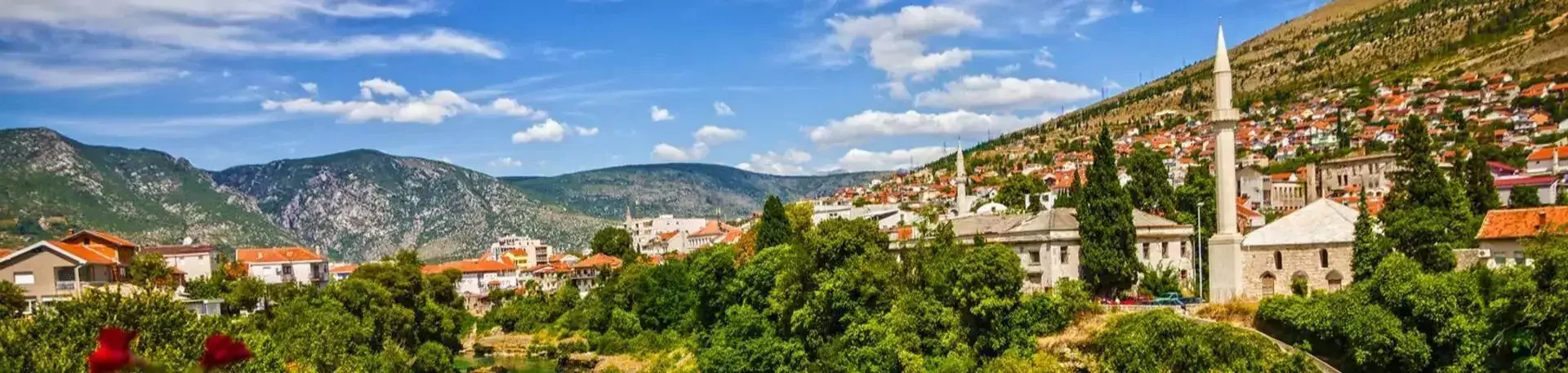 Rondreizen in Bosnië-Herzegovina, uitzicht over de stad Mostar